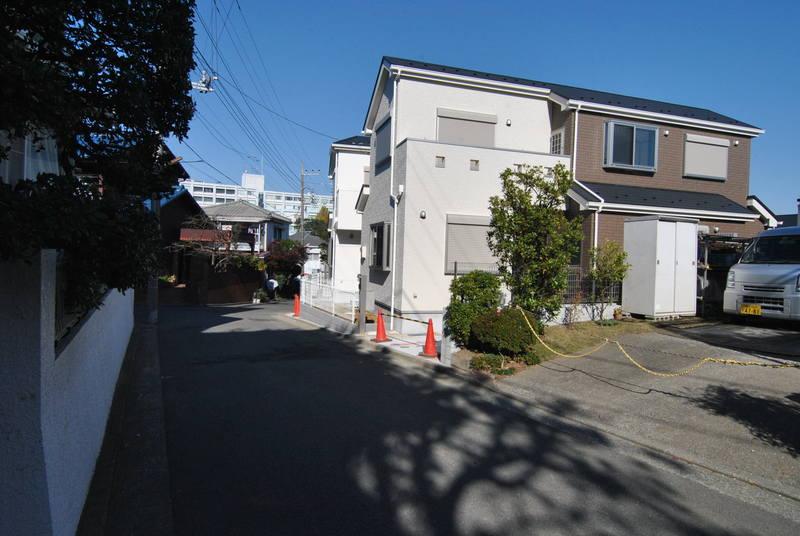 Local appearance photo. Local (11 May 2013) Shooting