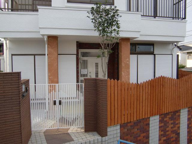 Entrance. Local (August 2013) Shooting