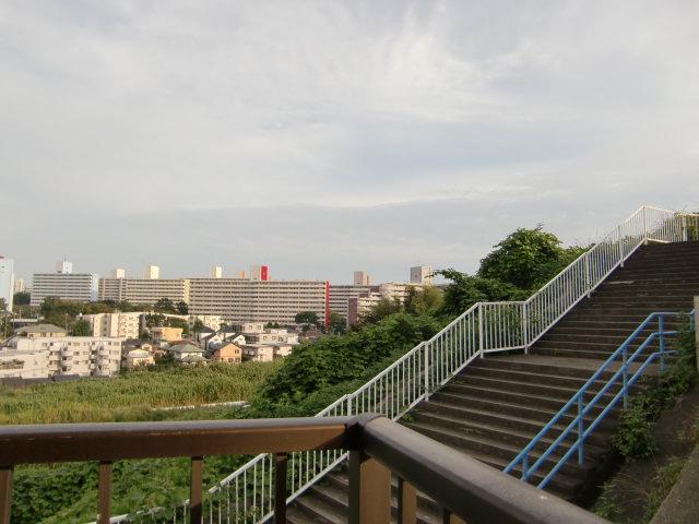 View photos from the dwelling unit. View from the site (August 2013) Shooting