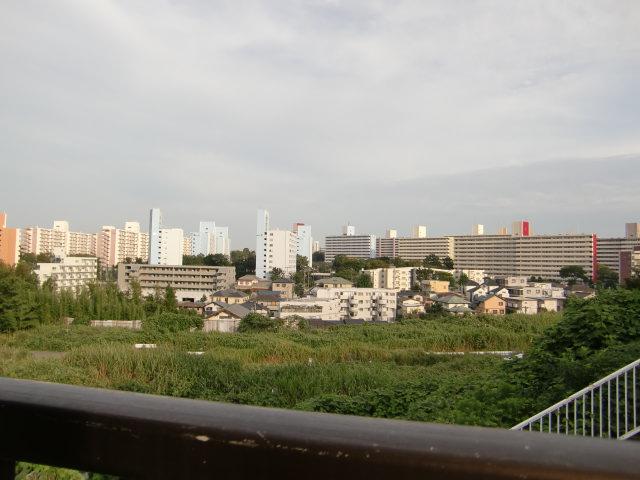 View photos from the dwelling unit. View from the site (August 2013) Shooting