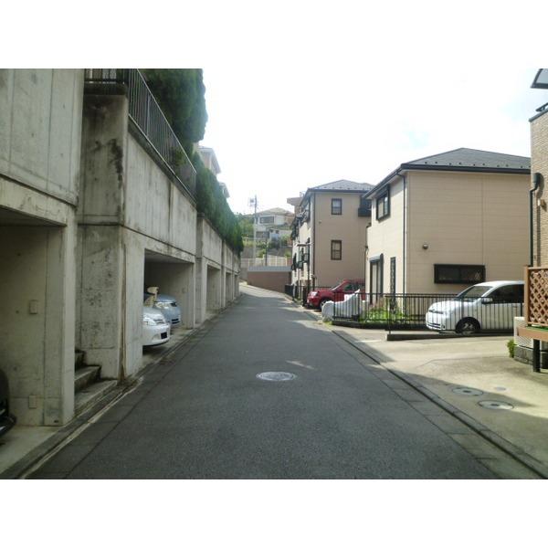 Local photos, including front road. Frontal road