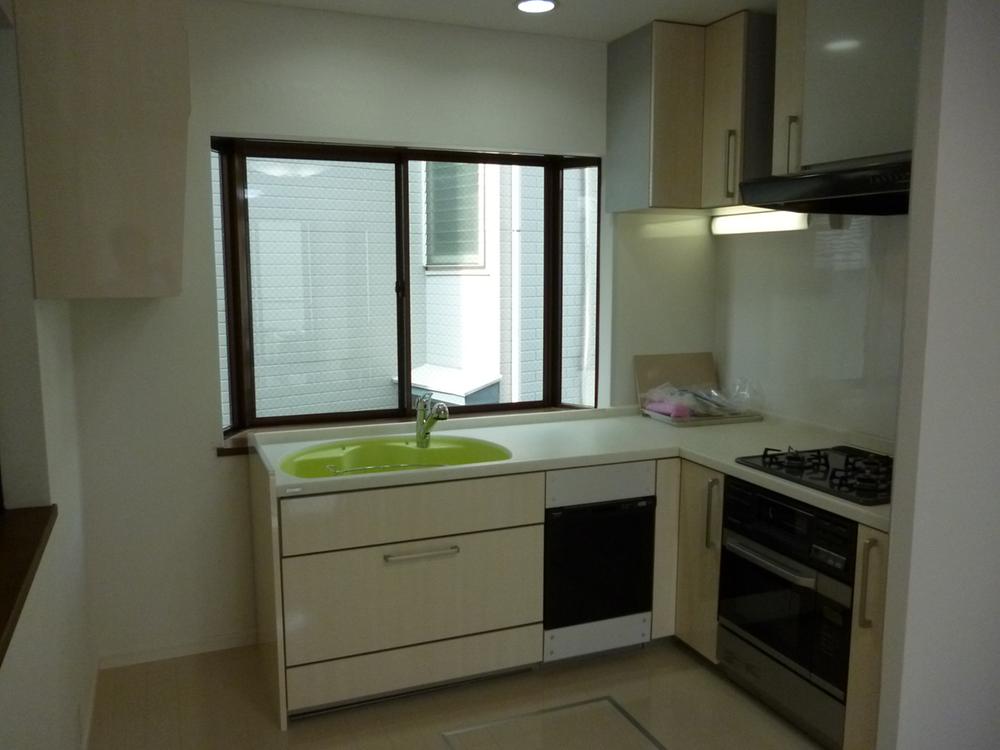 Kitchen. Indoor (11 May 2013) Shooting