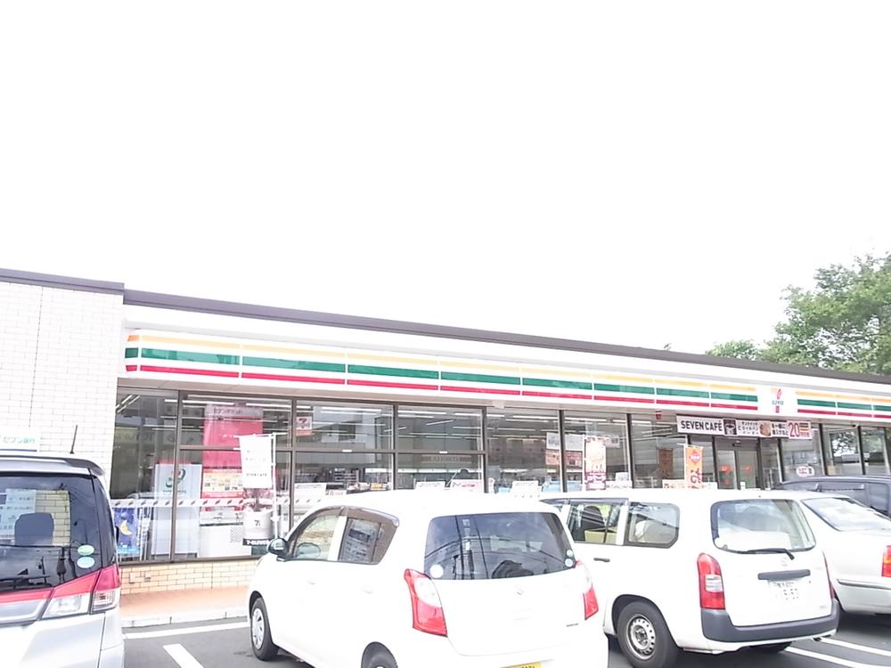 Convenience store. 825m to Seven-Eleven Yokohama Hino 5-chome