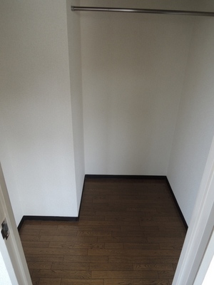 Receipt. Walk-in closet