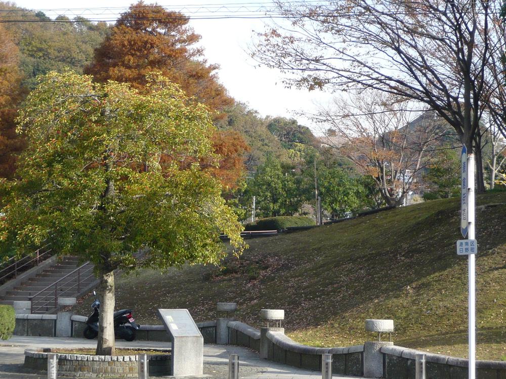 park. 458m to Central Park Hino