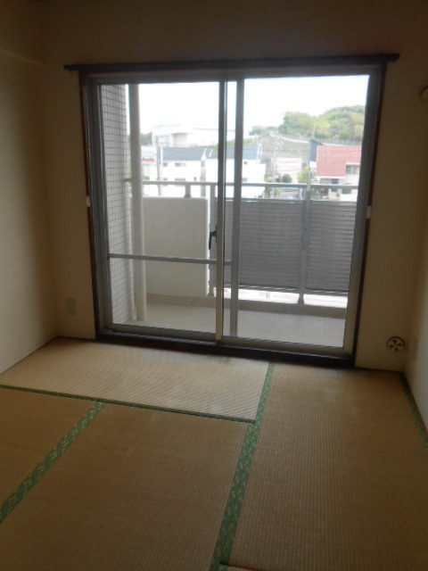 Other room space. Japanese-style room to settle