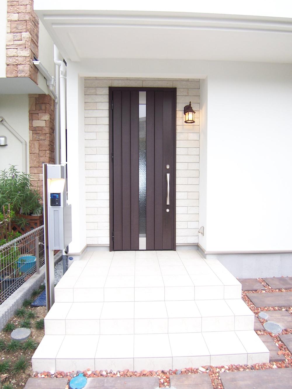 Entrance. Example of construction