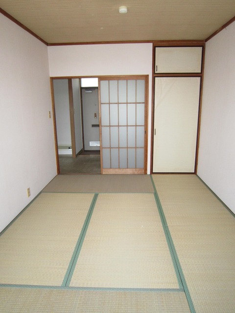 Other room space. Japanese-style room to settle