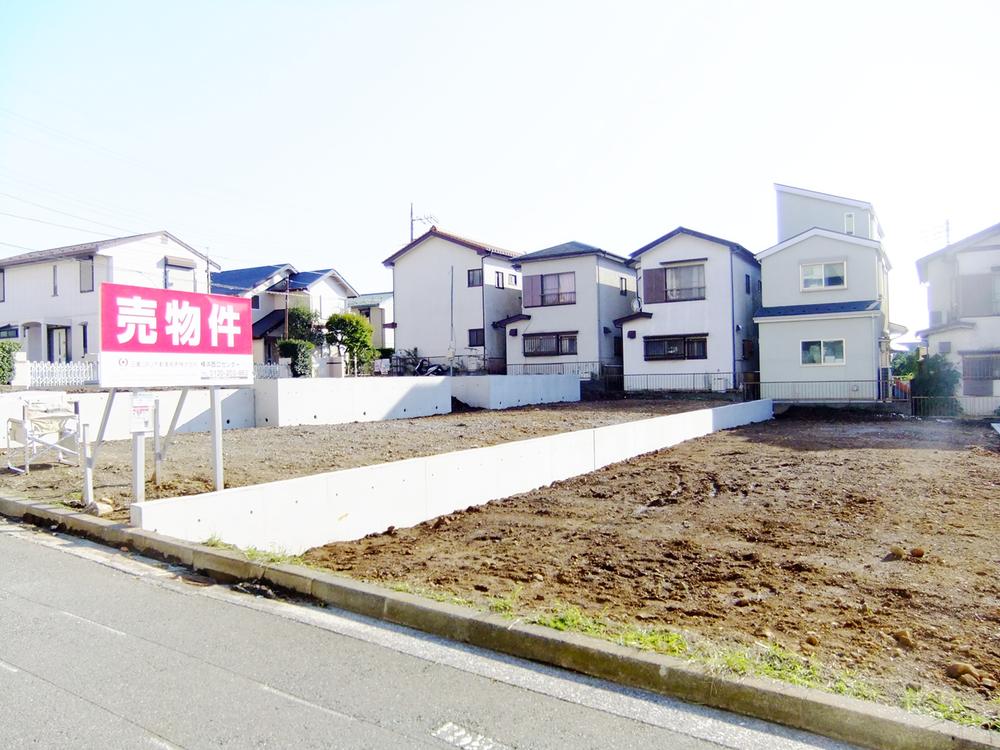 Local photos, including front road. Local (11 May 2013) Shooting