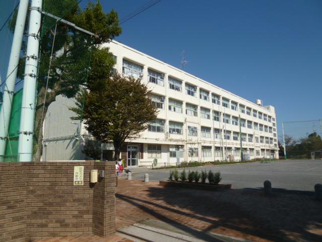 Primary school. 1149m to Yokohama Municipal Higiriyama Elementary School
