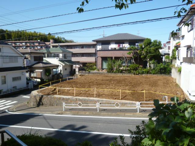 Local photos, including front road. Local (11 May 203 years) shooting