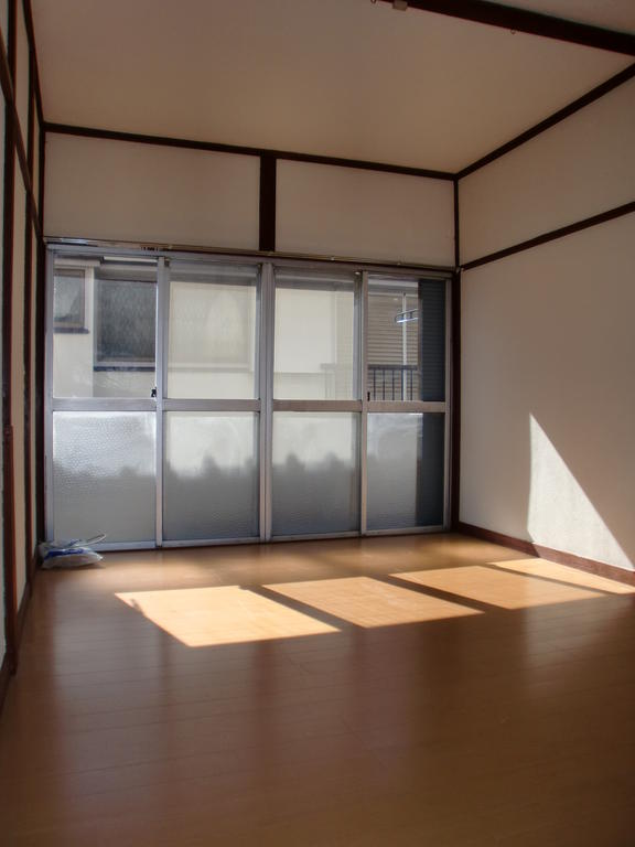Other room space. Flooring paste