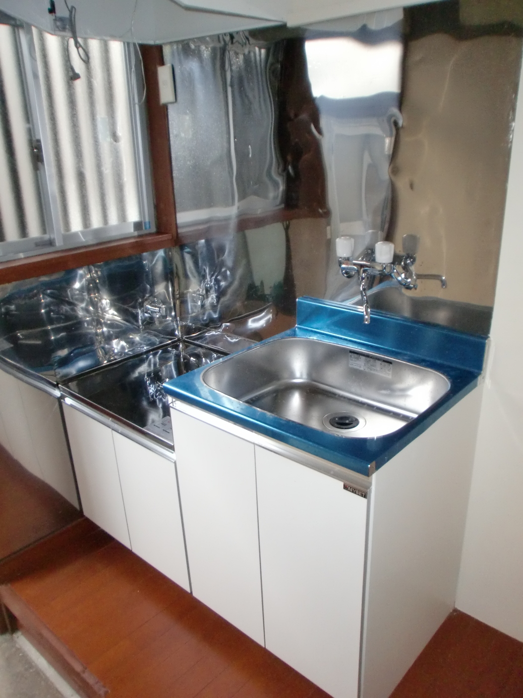 Kitchen. Kitchen set new goods Gas stove installation Allowed