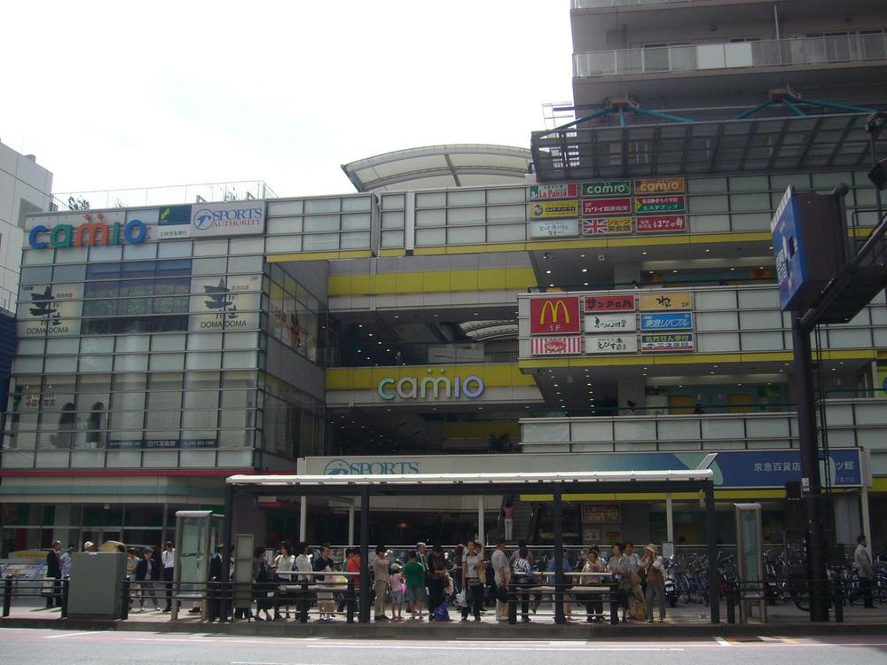 Shopping centre. 990m until camio (Kamio)