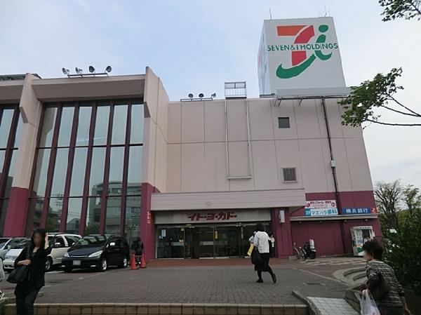 Supermarket. Ito-Yokado Kamiooka to the store 1100m