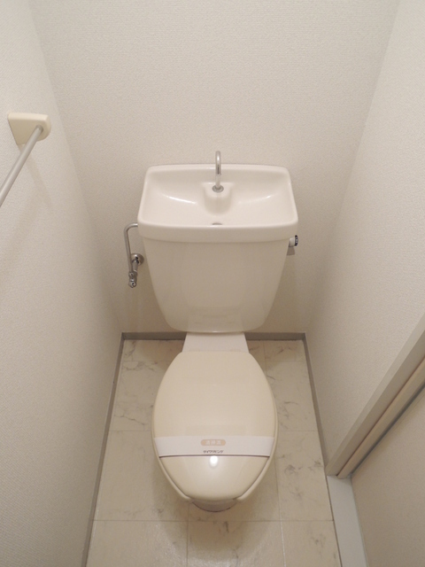 Toilet. ◇ toilet ◇