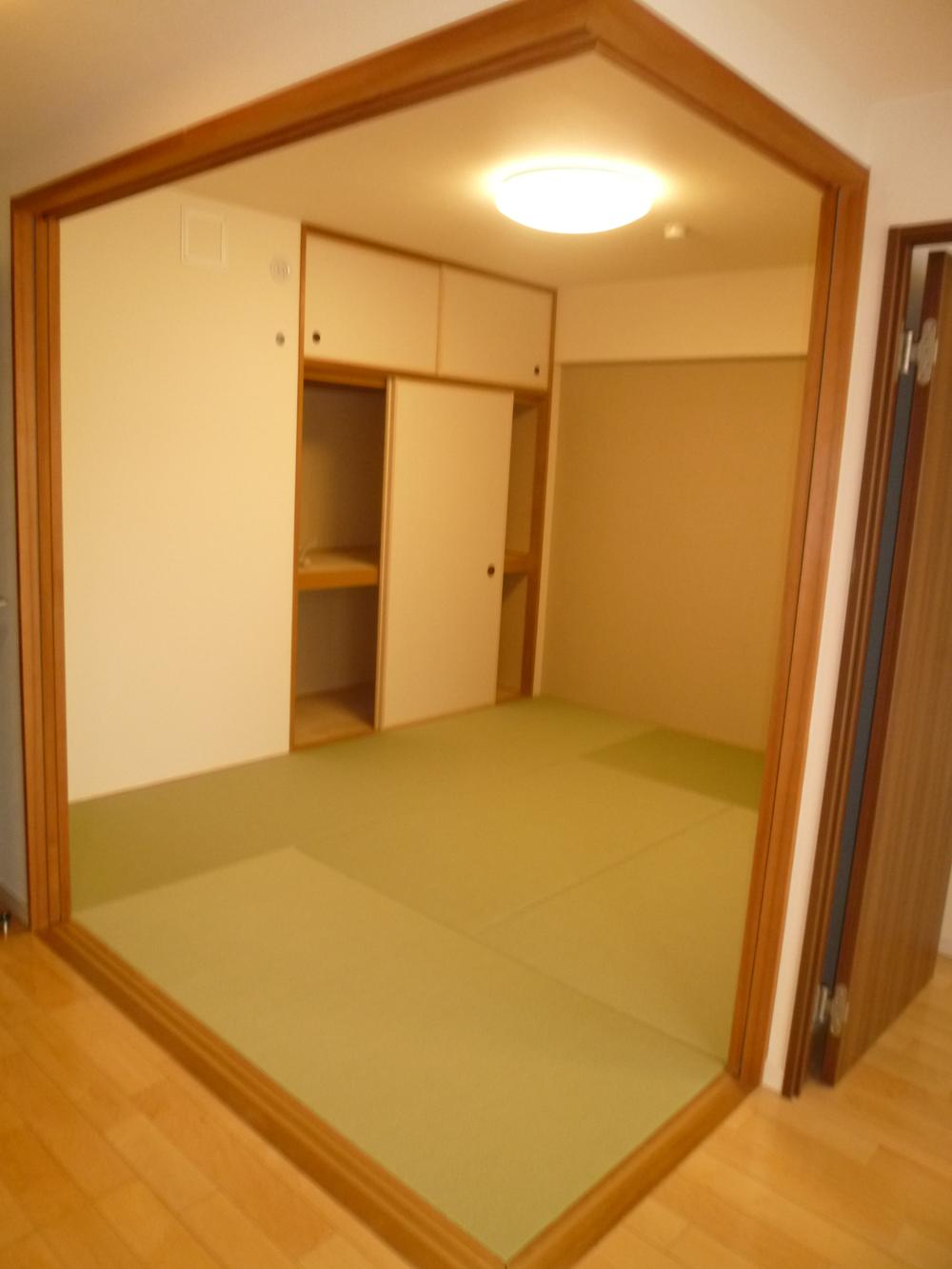 Non-living room. If Akehanate, Together with the LDK Japanese-style room that can be used as a spacious space of 21 tatami mats or more