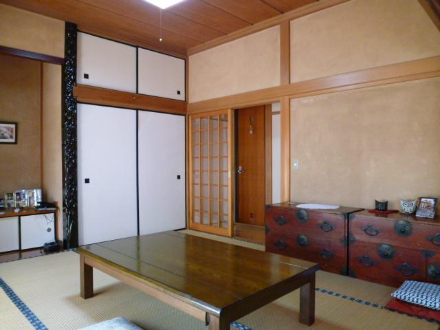 Non-living room. Indoor (September 2013), shooting 8 quires of Japanese-style room has Hiroen on the south side. 