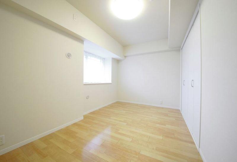 Non-living room. Western-style 6.0 Pledge, It is a bright room with a bay window.