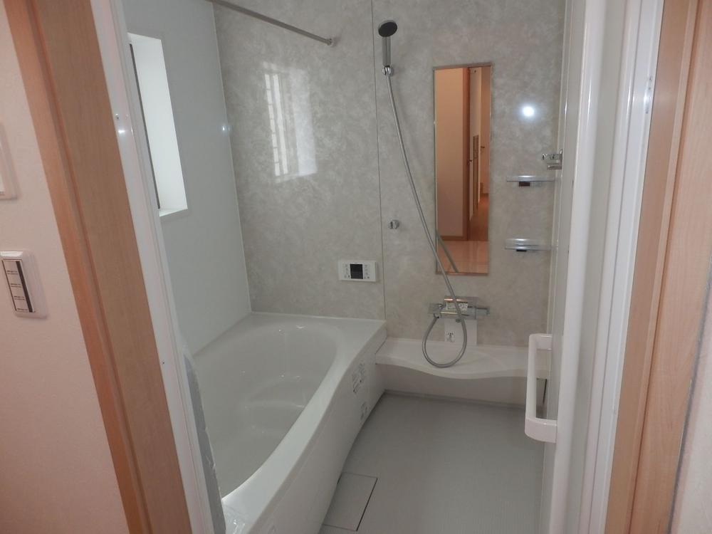 Same specifications photo (bathroom). Bathroom with heating dryer! LED lighting is also attractive! (The company specification example)