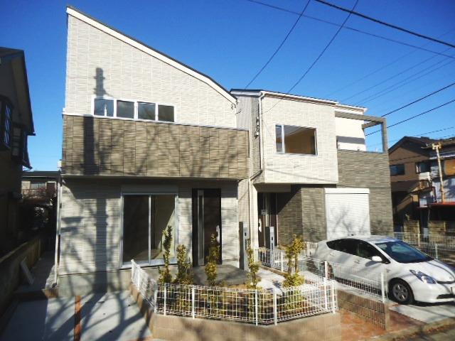 Local appearance photo. Local (12 May 2013) Shooting