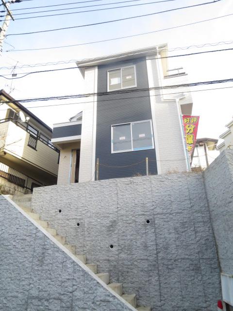 Local appearance photo. Local (12 May 2013) Shooting