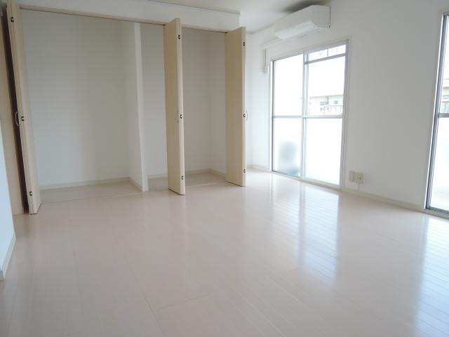 Living. There is a large closet