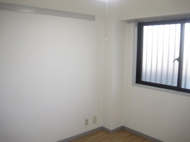 Living and room. Entrance side Western-style