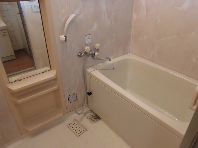 Bath. Take tired immersed slowly.