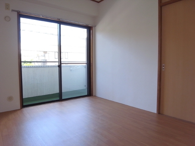 Living and room. Western-style 6 Pledge