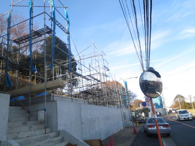 Local photos, including front road. Local (12 May 2013) Shooting