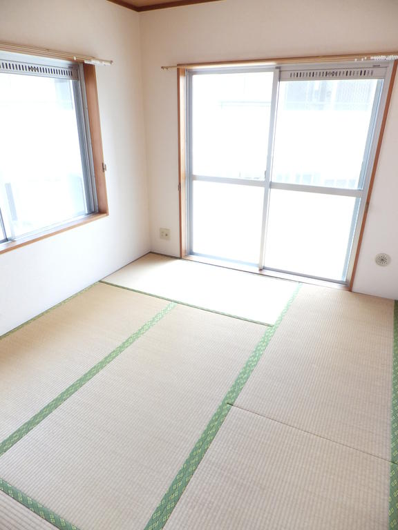 Living and room. Japanese-style room 6 Pledge (2)