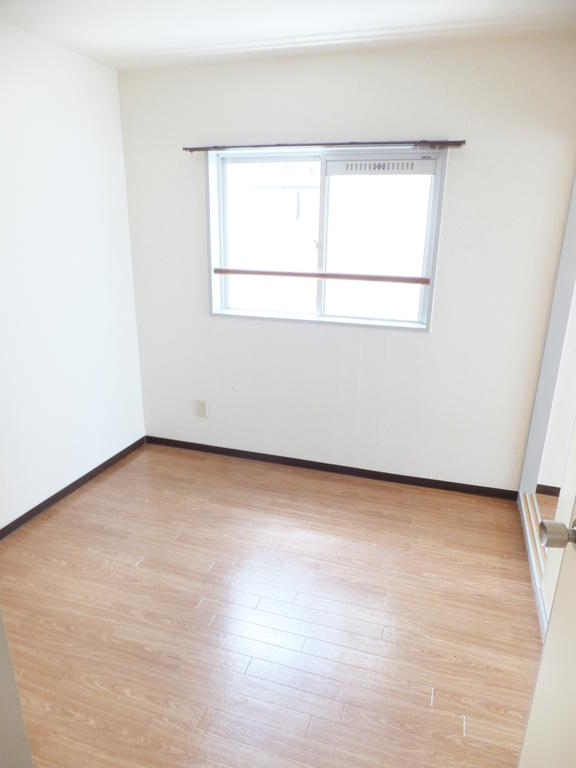 Living and room. Western-style 4.5 Pledge