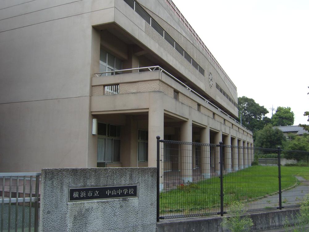 Junior high school. 850m to Yokohama City Tatsunaka Mountain Junior High School