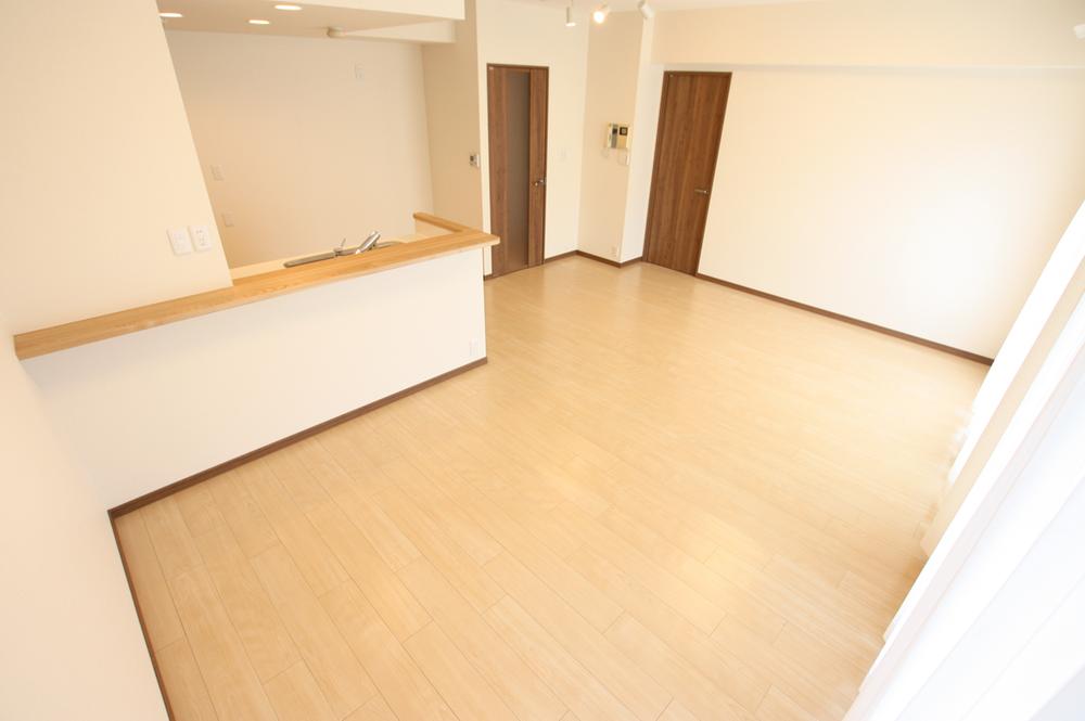 Living. Environment good in along the Tsurumi! Pets Allowed!