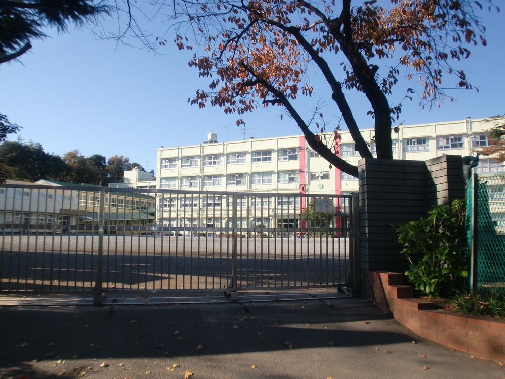 Primary school. 891m to Yokohama Municipal Nagatsuta Elementary School