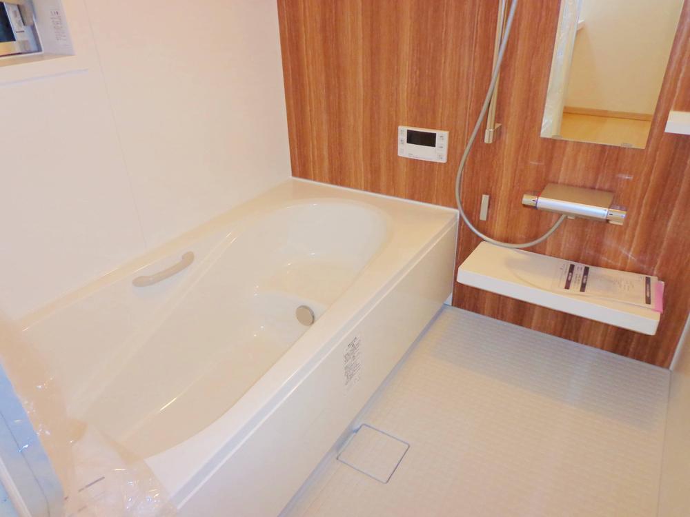 Bathroom. Spacious 1 tsubo type also bathroom. Warm bath, Standard equipped with a bathroom ventilation dryer.