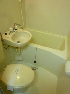 Bath. Beautiful unit bus