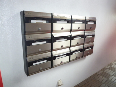 Other common areas. There are set post