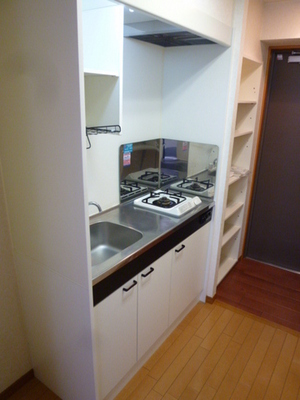 Kitchen. Glad Gasukitchin