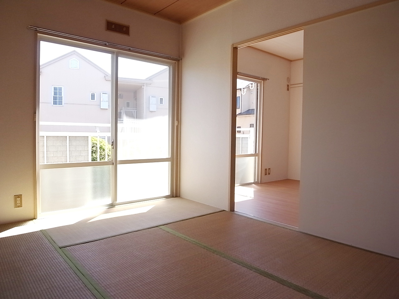 Living and room. Japanese-style room ・ Western style room