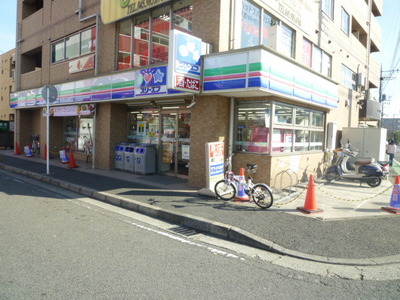 Convenience store. Three F Tokaichiba Station store up to (convenience store) 151m