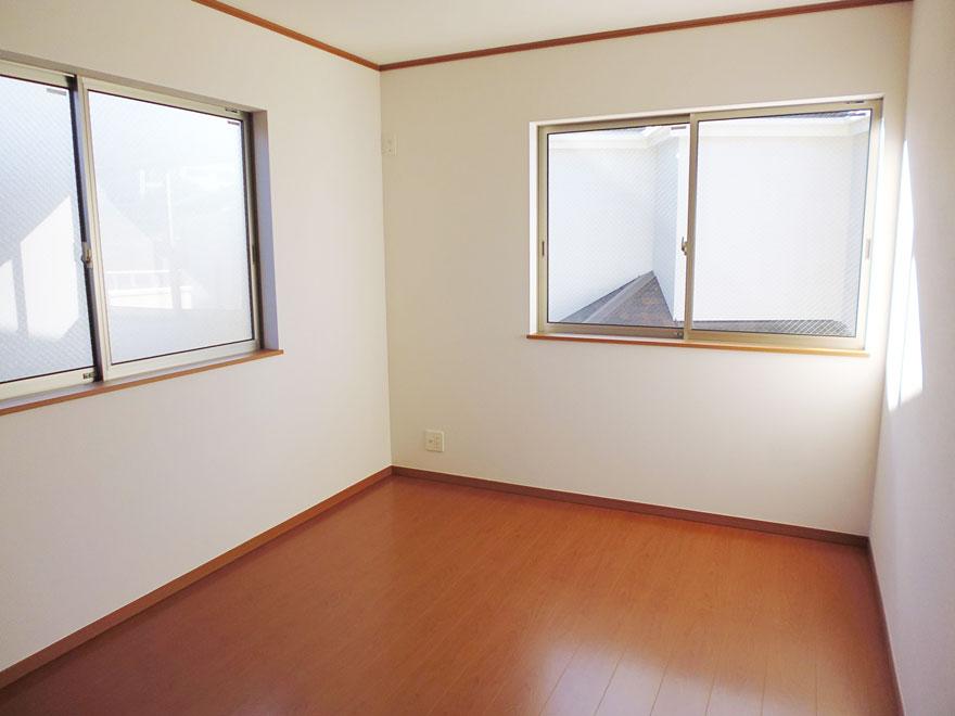 Non-living room. 1-1