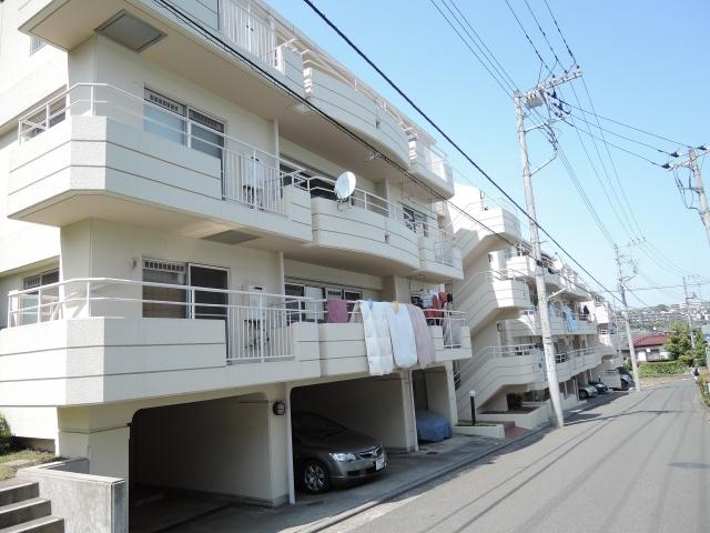 Local appearance photo. The surroundings are quiet residential area