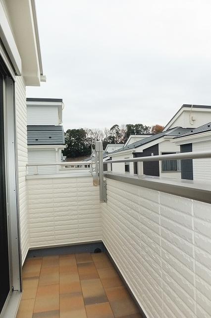 Balcony. Also it comes with clothes that you can adjust the height of the balcony. (December 23, 2013) Shooting R-9 ・ 15 Building