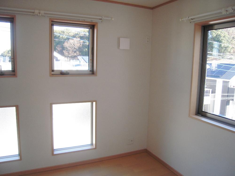 Non-living room. Windows many north side of the room is also bright for you (R- (9) 15 Building)