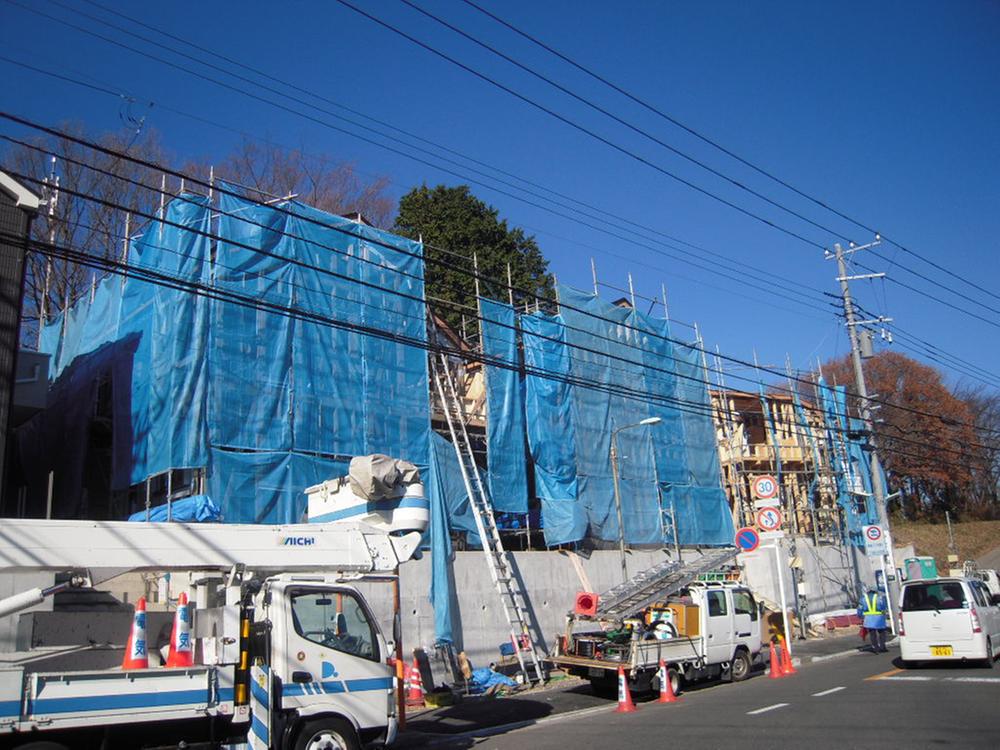 Local appearance photo. R-(11)5 ~ 8 Building also has decided completion of framework