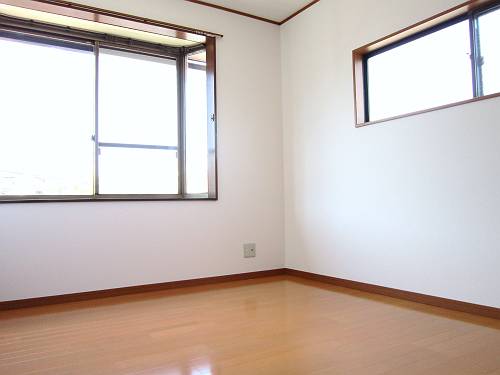 Living and room. 5.25 Pledge Western-style