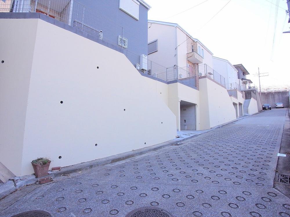 Local photos, including front road. Local (12 May 2013) Shooting