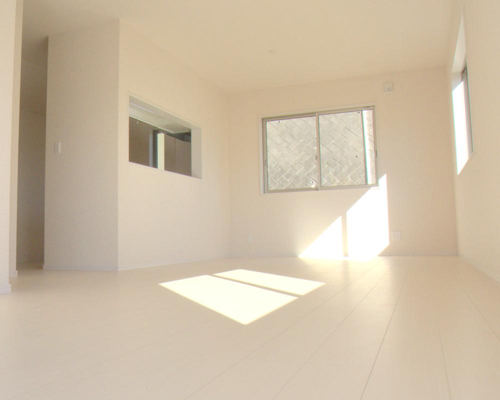 Living. 18.5 Pledge of spacious living